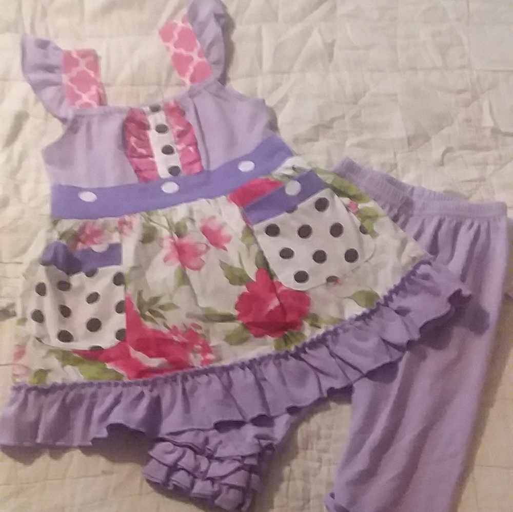 Top w/ ruffled bottom capris